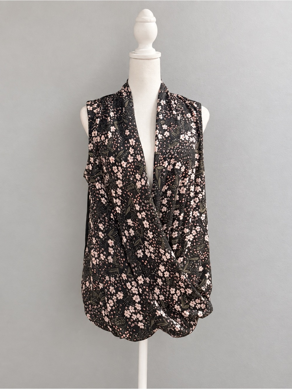 LOFT Outlet Women’s M Black Floral Draped Wrap Front Sleeveless Blouse Top